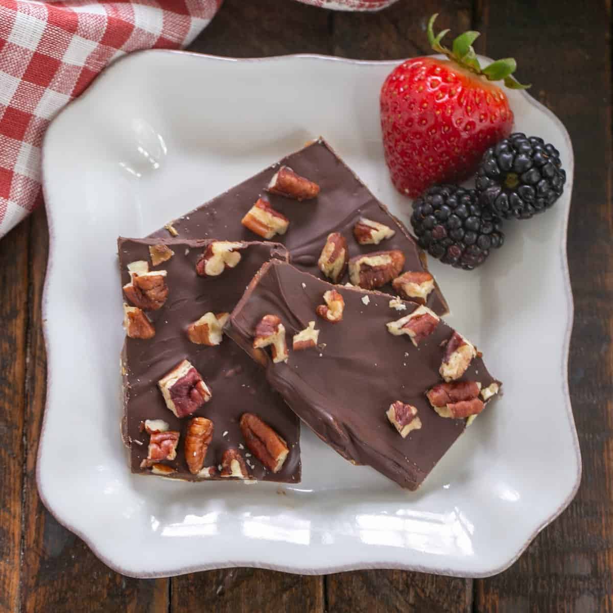 Matzo crack on a square white plate with berries.