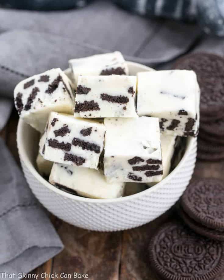 Oreo White Chocolate Fudge | A no-fail fudge with white chocolate and chunks of Oreos!