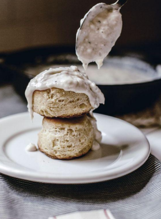 Southern Biscuit with White Gravy