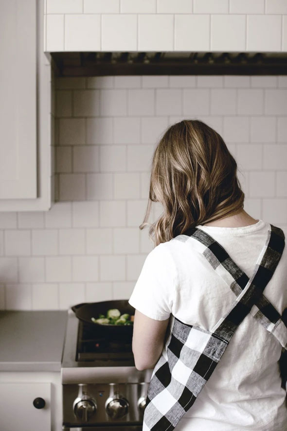 Womens Kitchen crossback linen gingham apron