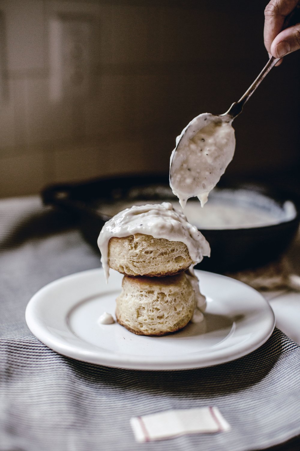 Buttermilk Biscuits with White Gravy