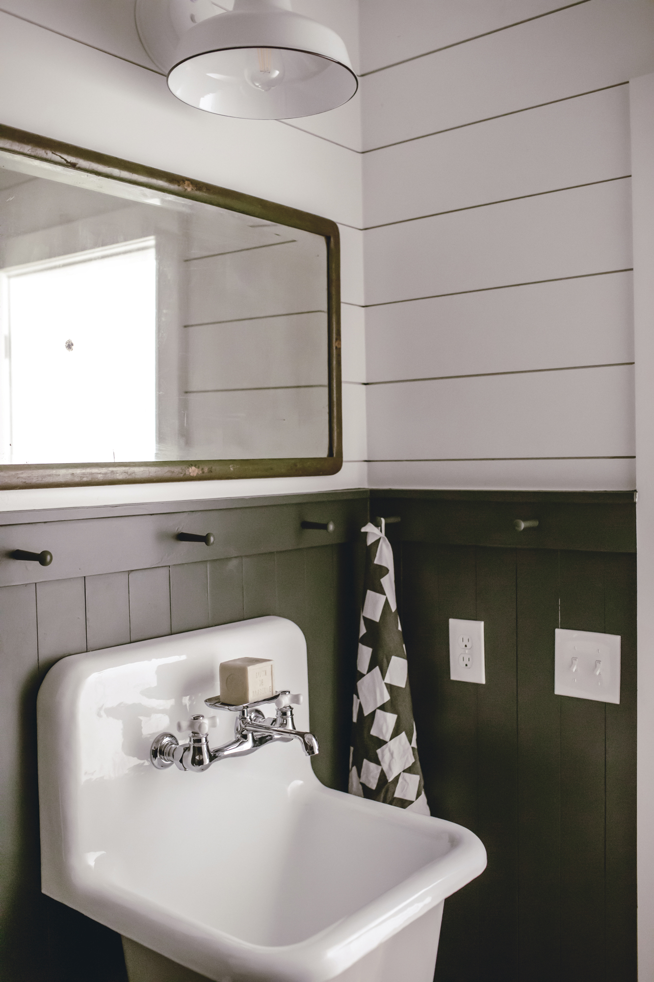 farmhouse sink for bathroom