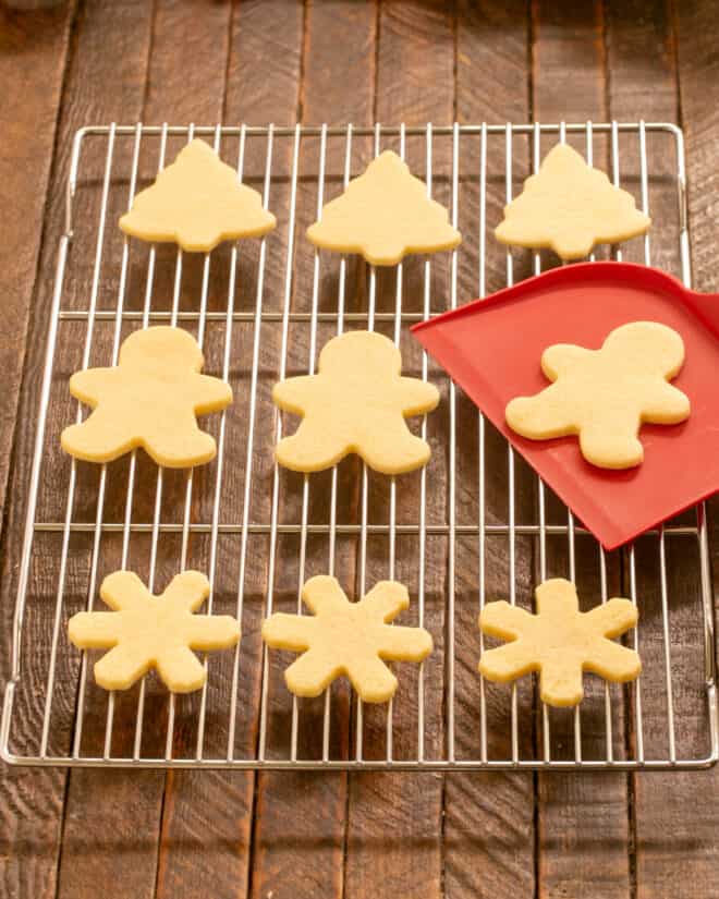 Cookies baked and cooled on a rack.