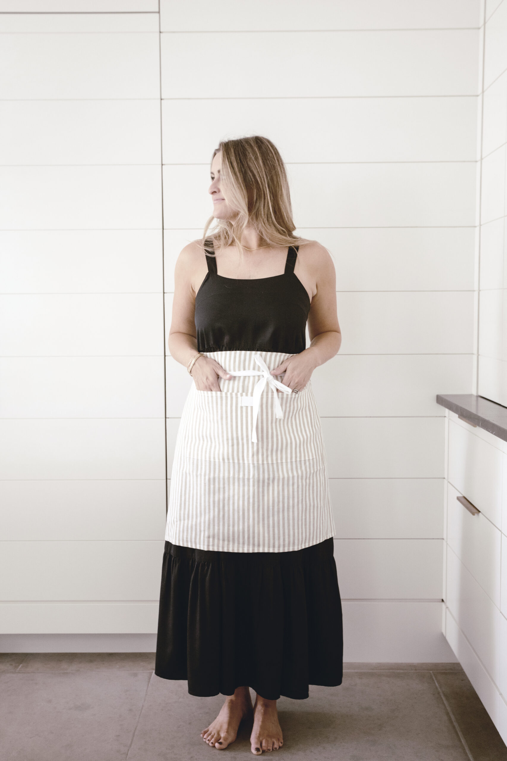 fold a bistro apron to make a waist apron